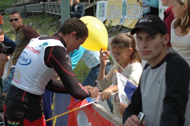 RyanGreenAutographsInDubna07
